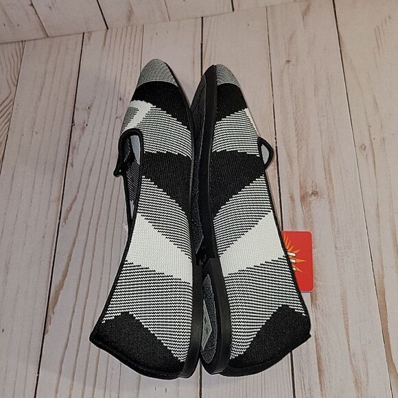 SKECHERS CLEO-SHERLOCK Women’s Slip On WIDE FIT Ballet Flats Black White Sz 7.5 - Picture 6 of 10